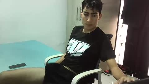 gamertwink19 online show from October 30, 7:15 pm