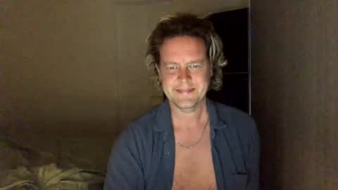 gcsurfer81 online show from December 31, 8:37 am