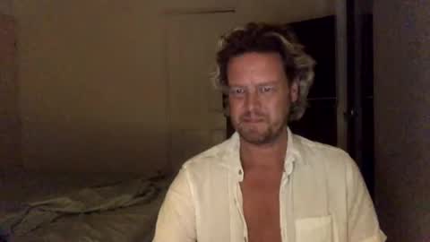 gcsurfer81 online show from December 4, 9:07 am