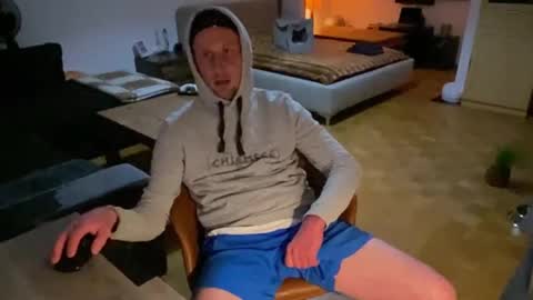 Snapshot of gilbertlachsmann chatting on March 2, 11:39 pm Sebastian online show from March 2, 11:39 pm