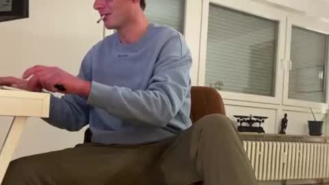 Snapshot of gilbertlachsmann chatting on October 17, 1:53 am Sebastian online show from October 17, 1:53 am