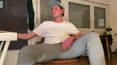 Snapshot of gilbertlachsmann chatting on October 5, 5:11 am Sebastian online show from October 5, 5:11 am