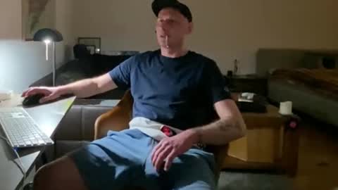 Snapshot of gilbertlachsmann chatting on February 11, 9:20 am Sebastian online show from February 11, 9:20 am