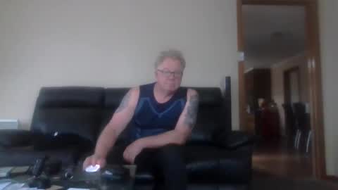 gimmmieoooo online show from February 22, 6:15 am