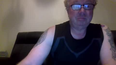 gimmmieoooo online show from April 9, 7:36 am