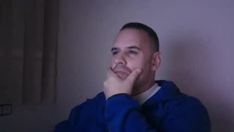 Snapshot of gioshadow chatting on January 23, 8:35 pm gioshadow online show from January 23, 8:35 pm