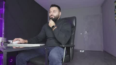 Matthew .. for short call me Matt online show from December 16, 7:43 pm