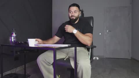 Snapshot of glennmasters chatting on October 18, 8:03 pm Matthew .. for short call me Matt online show from October 18, 8:03 pm