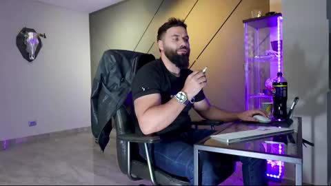 Snapshot of glennmasters chatting on March 9, 5:49 pm Matthew .. for short call me Matt online show from March 9, 5:49 pm