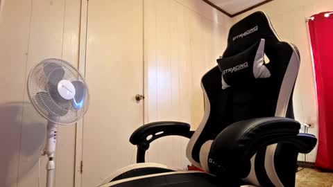 glomightyj online show from January 18, 7:16 pm