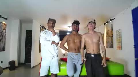 THOMAS AND DAMIAND online show from February 17, 7:35 pm