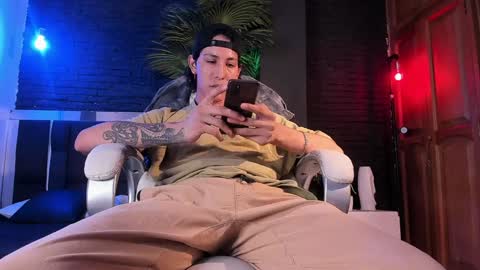 Snapshot of godly_huan chatting on January 15, 4:47 am HUAN online show from January 15, 4:47 am