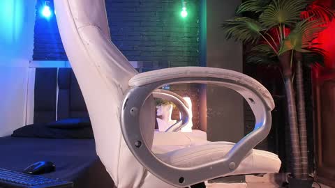 Snapshot of godly_huan chatting on January 5, 3:53 am HUAN online show from January 5, 3:53 am