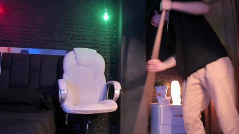 Snapshot of godly_huan chatting on December 6, 5:20 am HUAN online show from December 6, 5:20 am