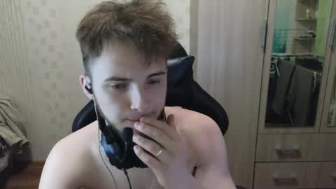 Golden boyyy21 online show from April 7, 9:48 pm