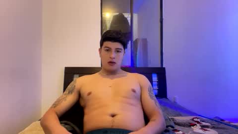 goldenknight33 online show from November 26, 4:32 pm