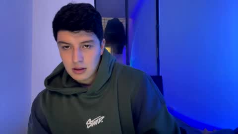 goldenknight33 online show from November 14, 5:36 pm