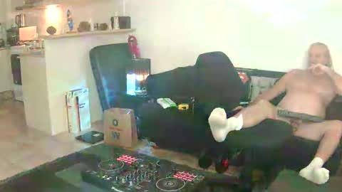 goldyguy011 online show from June 8, 9:16 pm