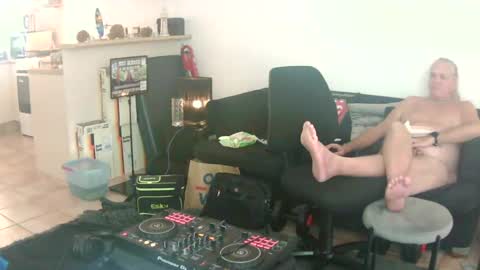 goldyguy011 online show from June 13, 3:37 am