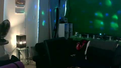 Snapshot of goldyguy011 chatting on February 25, 7:52 am goldyguy011 online show from February 25, 7:52 am