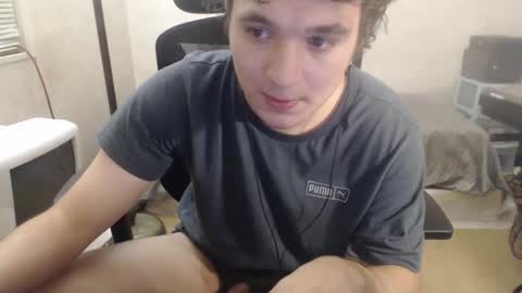 Snapshot of greendynomite_04 chatting on September 25, 7:18 am greendynomite_04 online show from September 25, 7:18 am