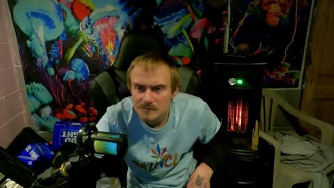 Snapshot of greenlungs8195 chatting on December 29, 6:35 am Greenlungs8195 online show from December 29, 6:35 am