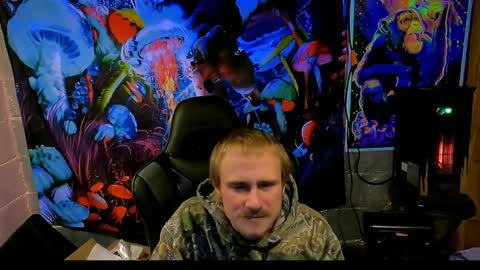 Snapshot of greenlungs8195 chatting on December 13, 6:42 am Greenlungs8195 online show from December 13, 6:42 am