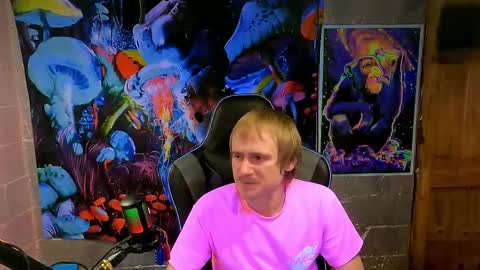 Snapshot of greenlungs8195 chatting on February 16, 6:43 am Greenlungs8195 online show from February 16, 6:43 am