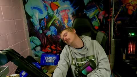 Snapshot of greenlungs8195 chatting on December 27, 8:02 am Greenlungs8195 online show from December 27, 8:02 am