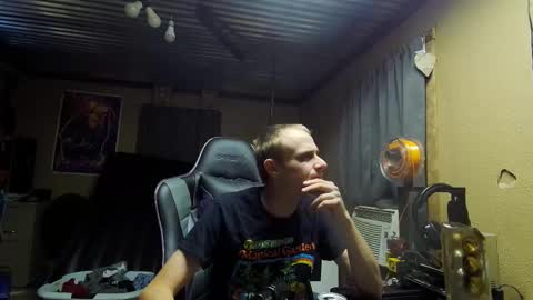 Snapshot of greenlungs8195 chatting on October 8, 8:51 am Greenlungs8195 online show from October 8, 8:51 am