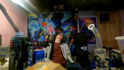 Snapshot of greenlungs8195 chatting on February 26, 5:31 am Greenlungs8195 online show from February 26, 5:31 am