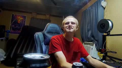 Snapshot of greenlungs8195 chatting on September 9, 12:15 pm Greenlungs8195 online show from September 9, 12:15 pm