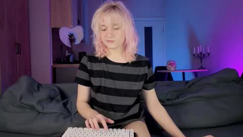 Greg-independent model online show from February 24, 9:15 pm