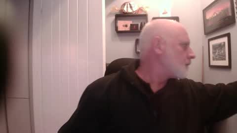 greyfox_6000 online show from February 19, 3:41 pm