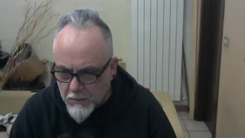 Snapshot of grz65 chatting on December 29, 10:34 am GRIZZLY65 online show from December 29, 10:34 am