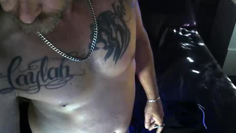 YOUNEEKWAYSTOPLEASEYOU online show from March 1, 1:16 am