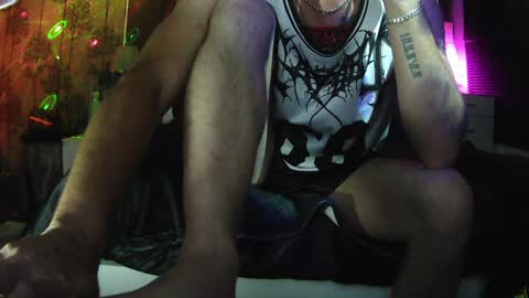 YOUNEEKWAYSTOPLEASEYOU online show from December 7, 10:28 pm