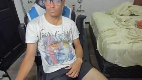 guachin_new online show from December 25, 9:33 pm