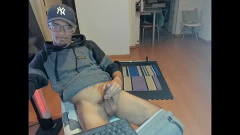 guachin_new online show from September 8, 11:48 pm