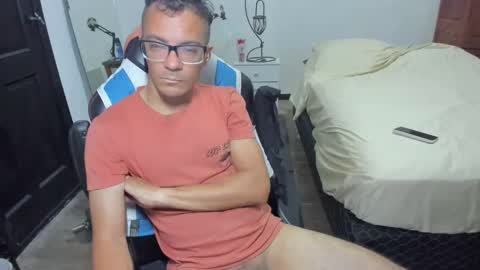 guachin_new online show from December 30, 11:28 pm