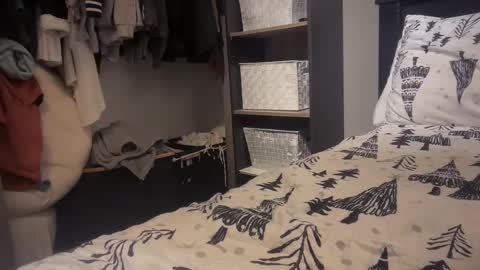 Snapshot of gumbywanna chatting on December 28, 12:47 am gumbywanna online show from December 28, 12:47 am