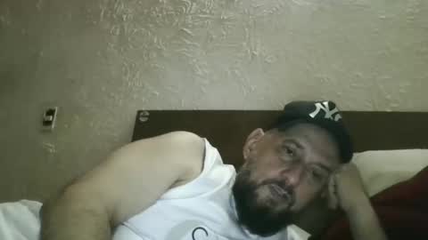 gustavo1350 online show from October 31, 2:02 am