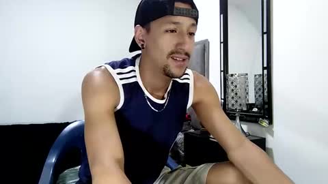 Snapshot of guykarim chatting on December 19, 7:07 am karim online show from December 19, 7:07 am