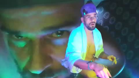 guyst049 online show from March 5, 9:49 am