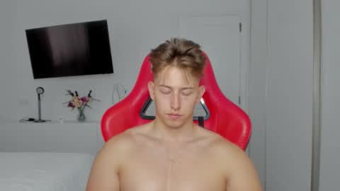 Snapshot of gym_alpha chatting on October 8, 1:48 pm Oliver online show from October 8, 1:48 pm