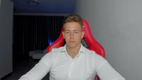 Oliver online show from November 6, 11:08 pm