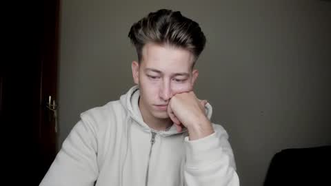 Snapshot of gym_alpha chatting on January 6, 8:28 pm Oliver online show from January 6, 8:28 pm