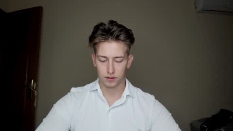 Snapshot of gym_alpha chatting on January 13, 9:52 pm Oliver online show from January 13, 9:52 pm