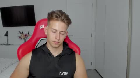 Snapshot of gym_alpha chatting on October 11, 4:11 pm Oliver online show from October 11, 4:11 pm