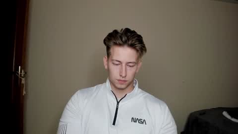 Snapshot of gym_alpha chatting on December 21, 8:00 pm Oliver online show from December 21, 8:00 pm